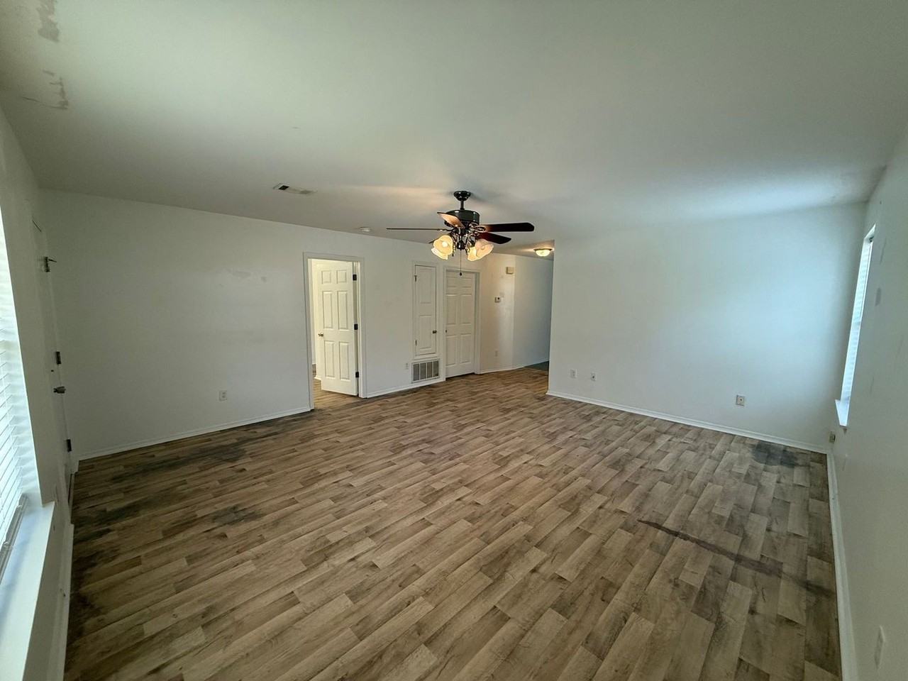 1309 Bayshore Ct - Photo 3 of 24