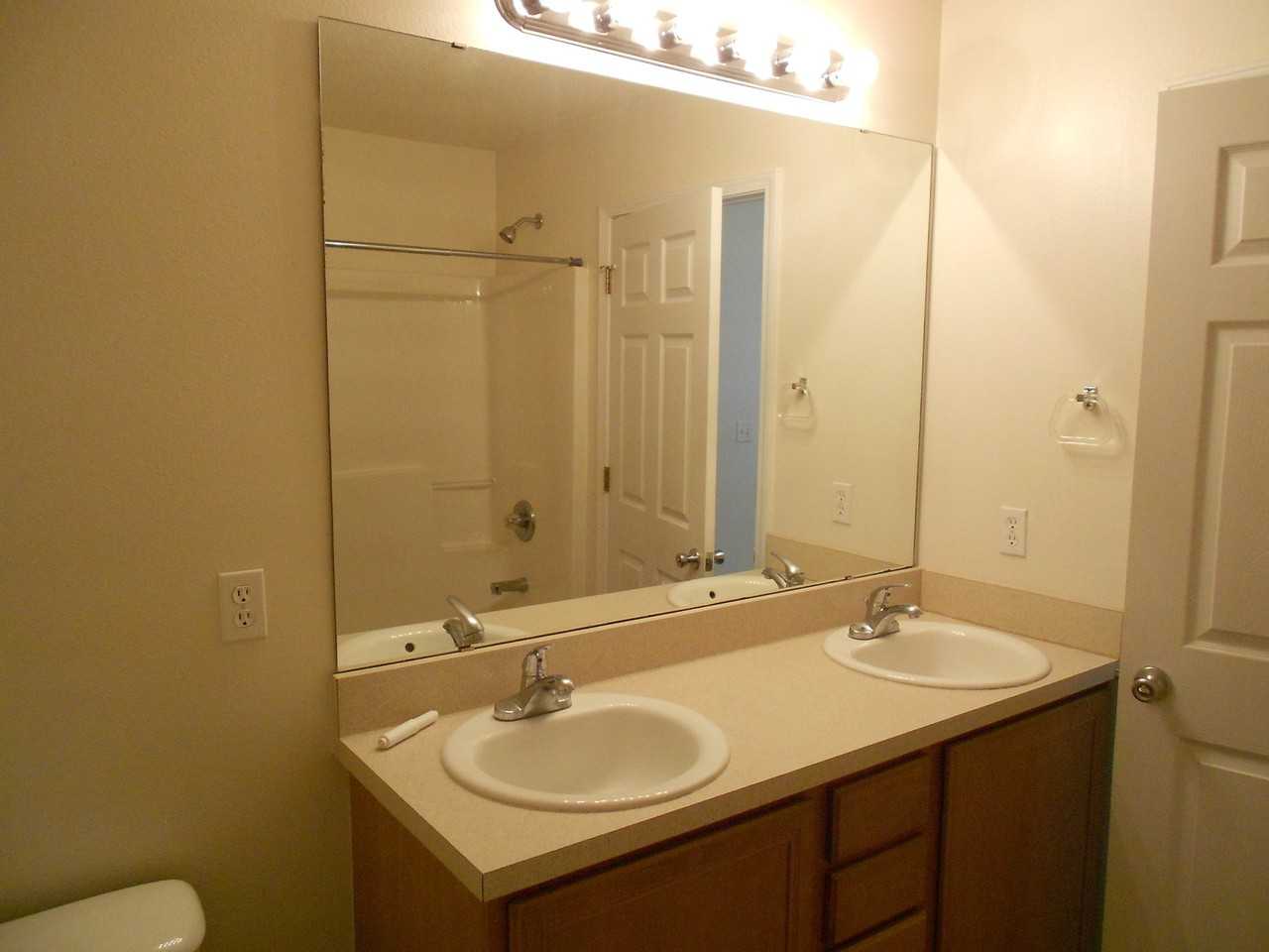 713 N Park Blvd - Photo 5 of 12