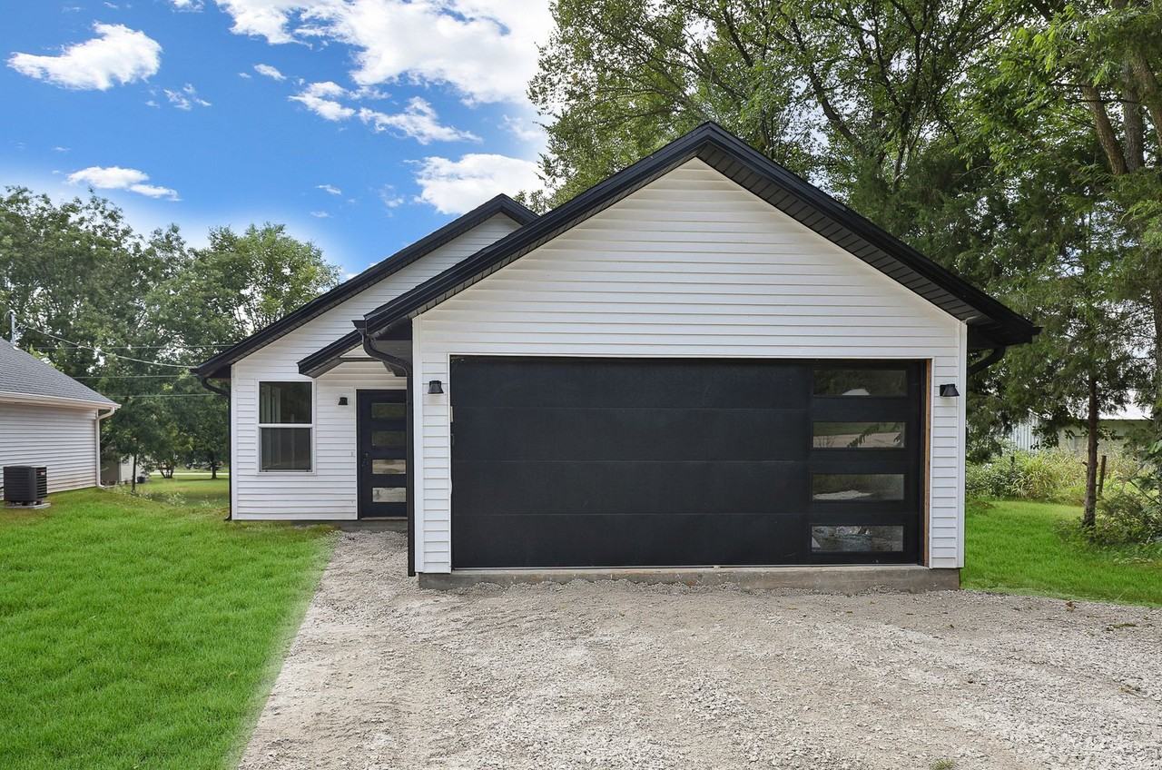 308 E Washington Ave - Photo 2 of 20