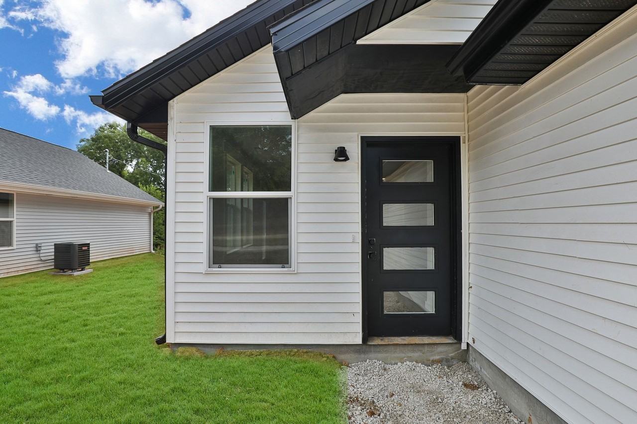 308 E Washington Ave - Photo 3 of 20