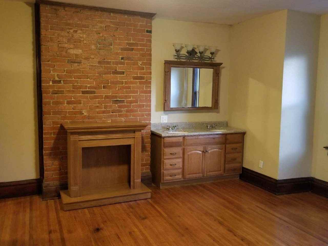 2240 N 4th St - Photo 5 of 20