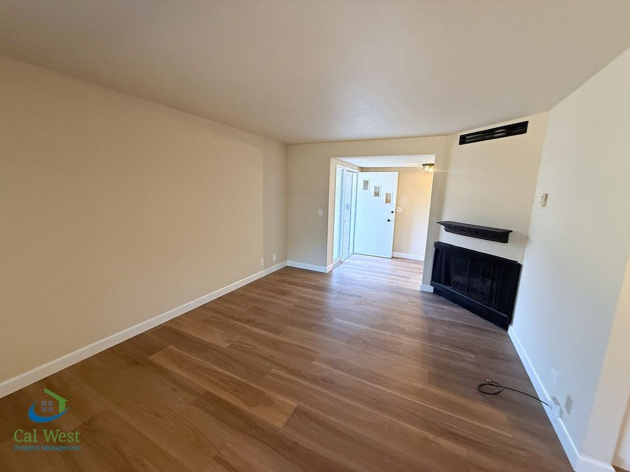5863 Hillview Ave - Photo 6 of 35