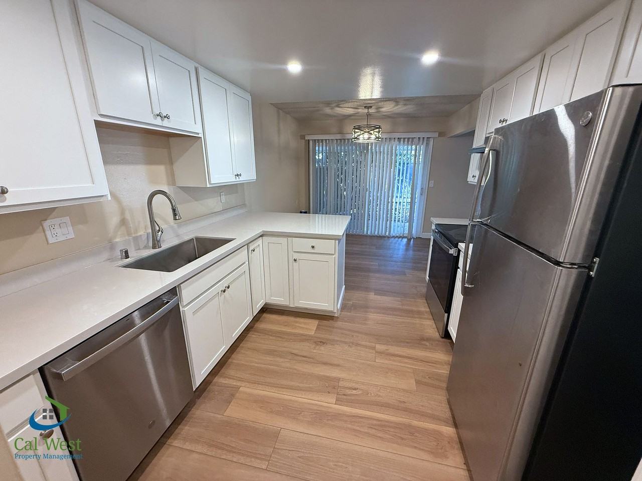 5863 Hillview Ave - Photo 7 of 35