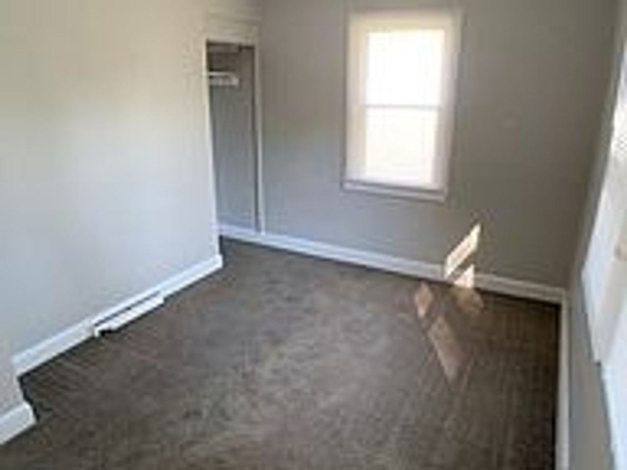 505 W 35th St - Photo 3 of 5