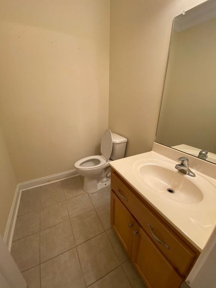 501 Bradwell St Apt C - Photo 2 of 9
