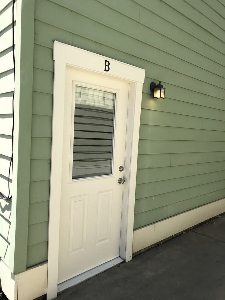 1821 Roth St #B - Photo 2 of 18
