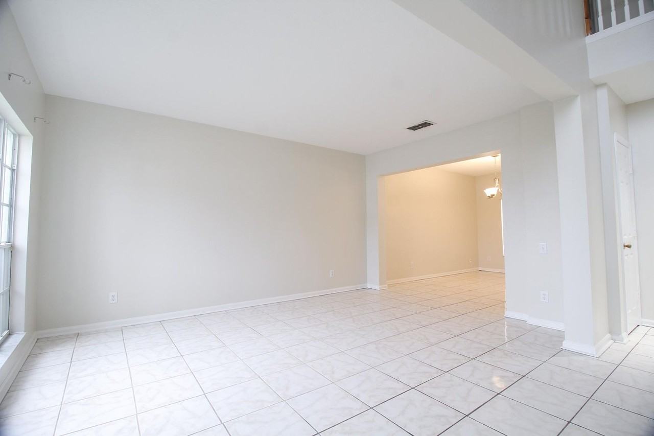 3286 Falcon Point Dr - Photo 4 of 22