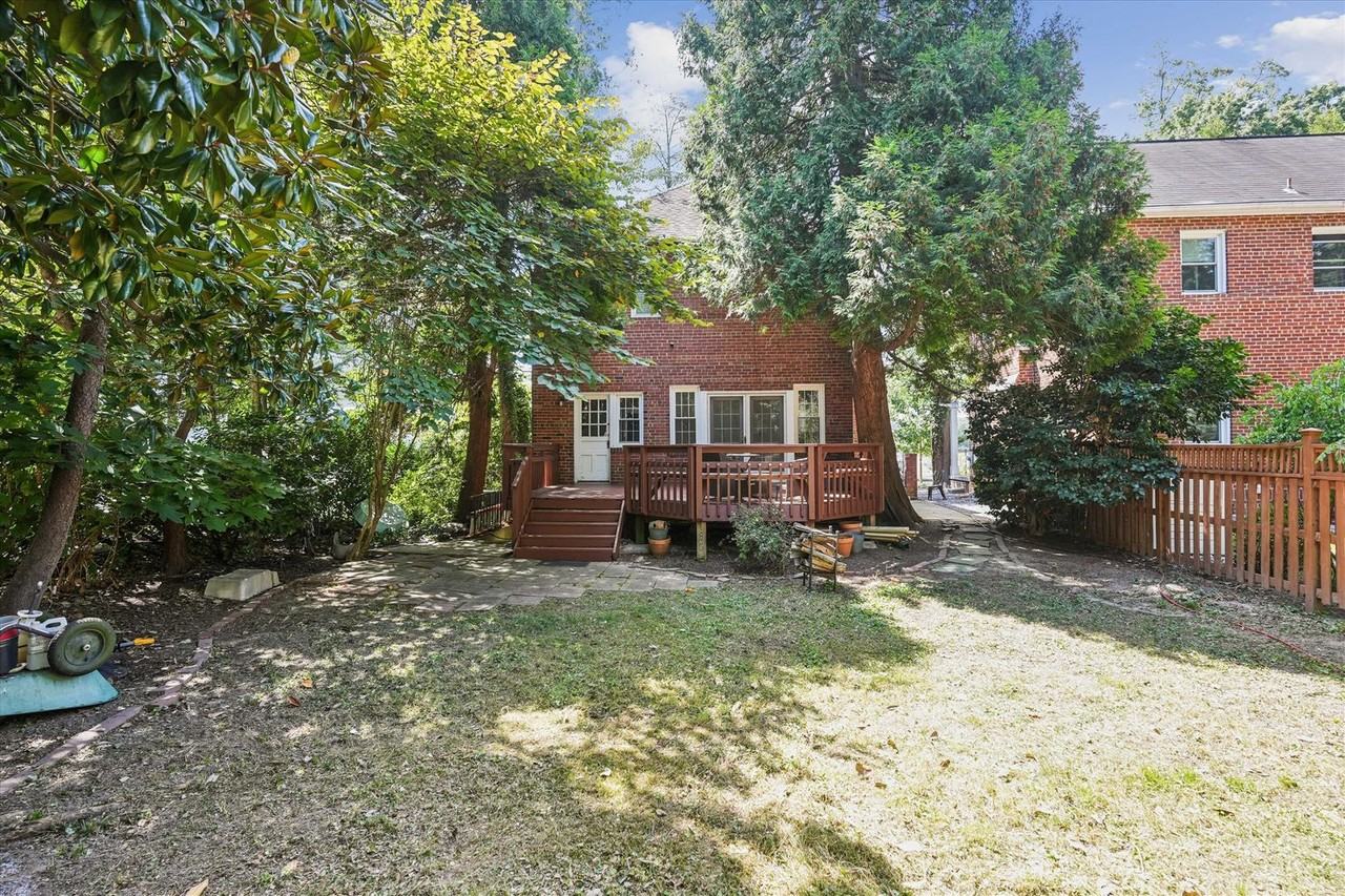 4729 Macarthur Blvd Nw - Photo 2 of 20