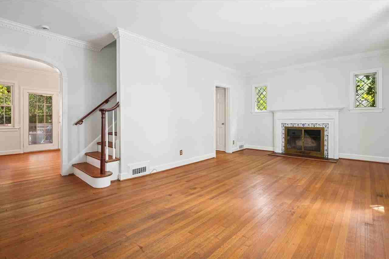 4729 Macarthur Blvd Nw - Photo 3 of 20