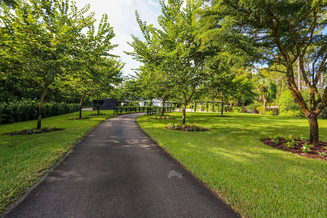 5840 Bur Oaks Ln - Photo 3 of 50