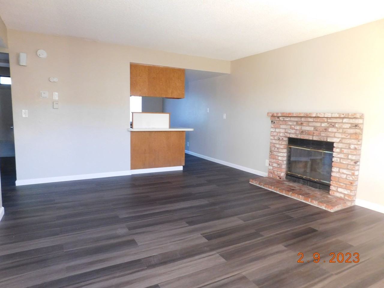 413 S Sunset St - Photo 3 of 9