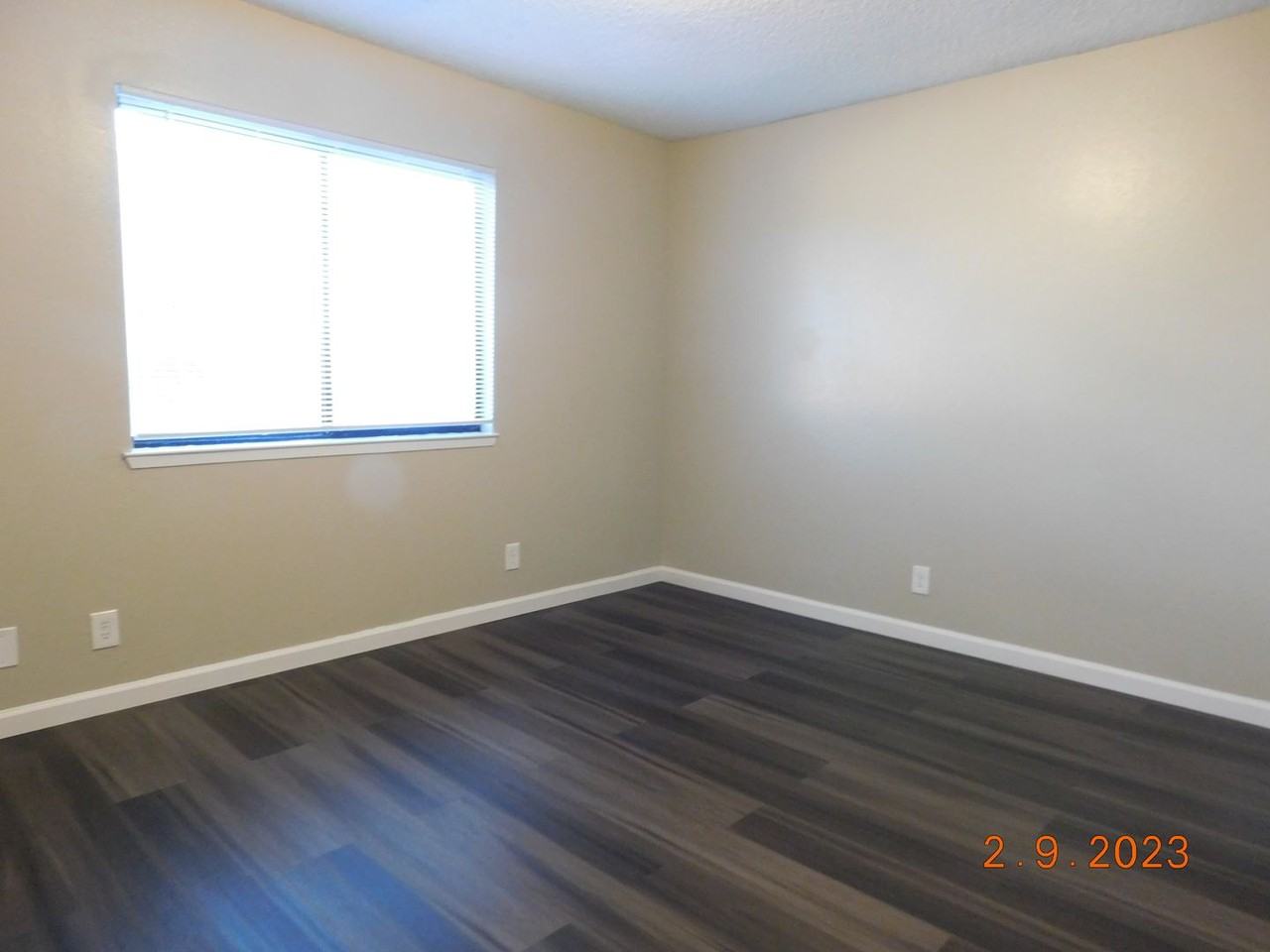 413 S Sunset St - Photo 7 of 9