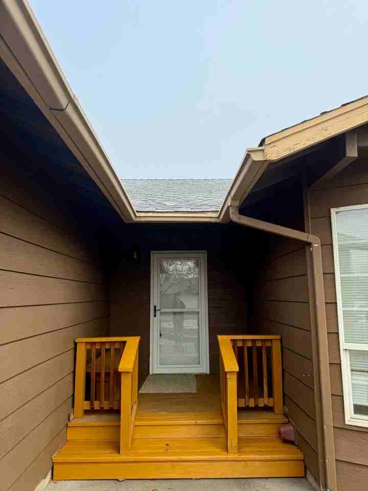 2737 Sw Quartz Ave - Photo 2 of 24