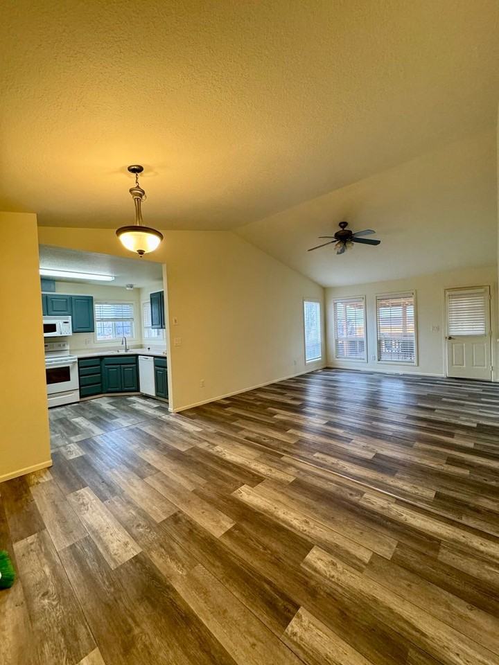 2737 Sw Quartz Ave - Photo 3 of 24