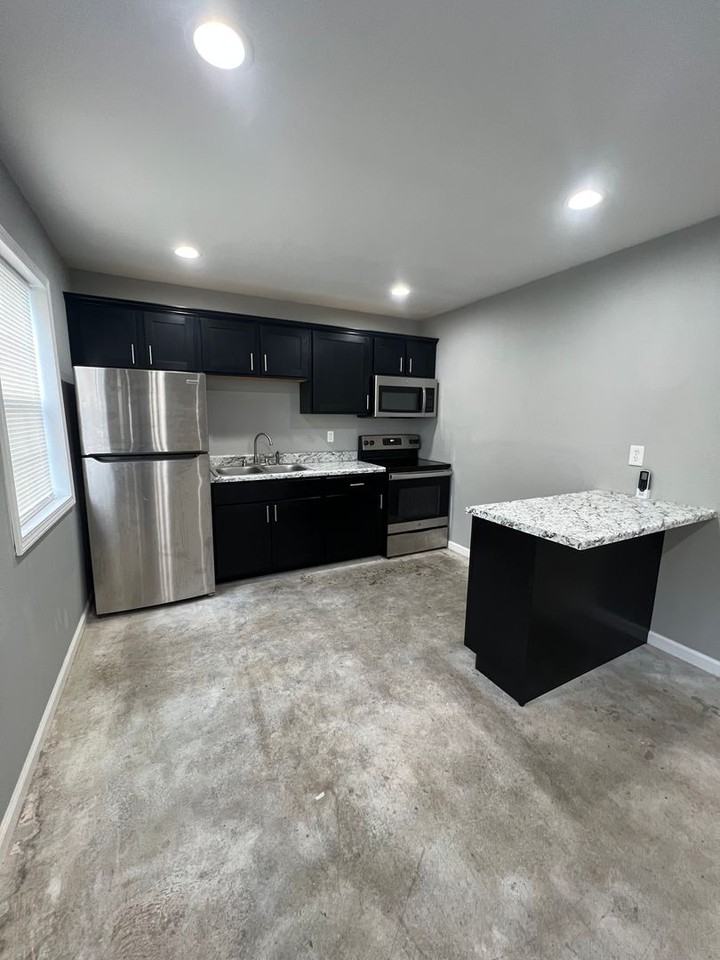 109 Evergreen Pl - Photo 2 of 5