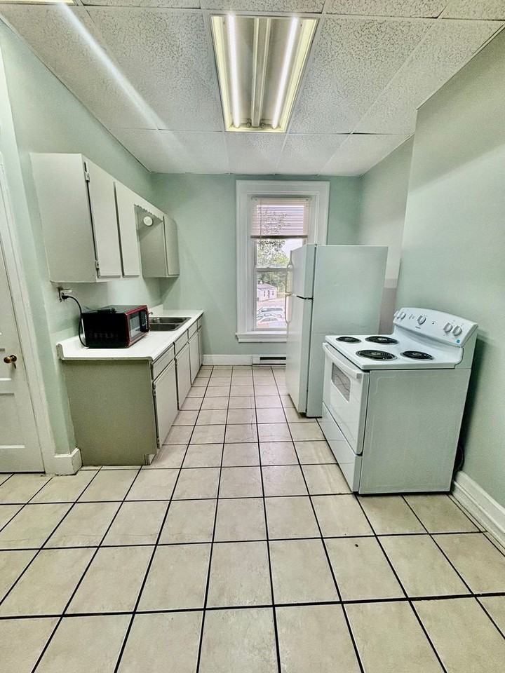 219 S Main St - Photo 3 of 16