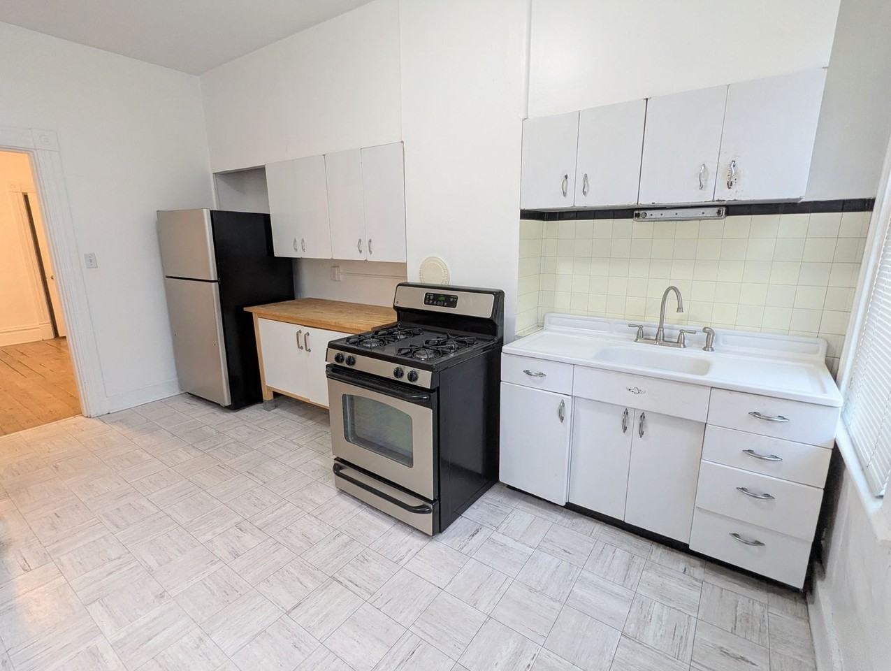 133 Home St - Photo 2 of 22