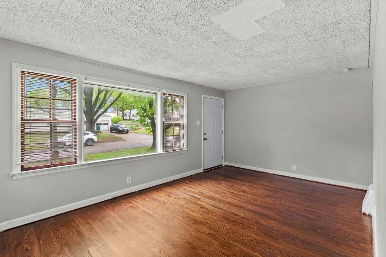 10347 Ewell Dr - Photo 2 of 17