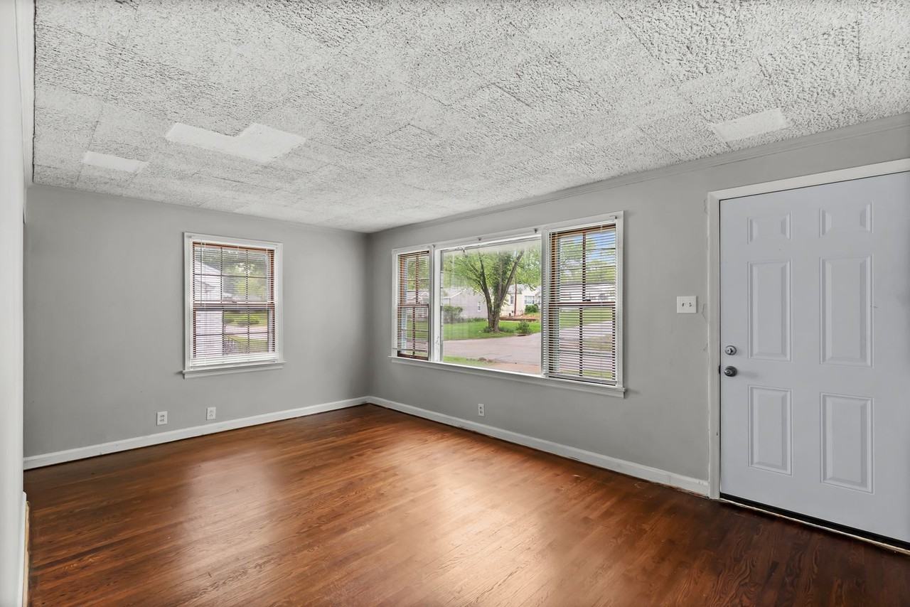 10347 Ewell Dr - Photo 3 of 17