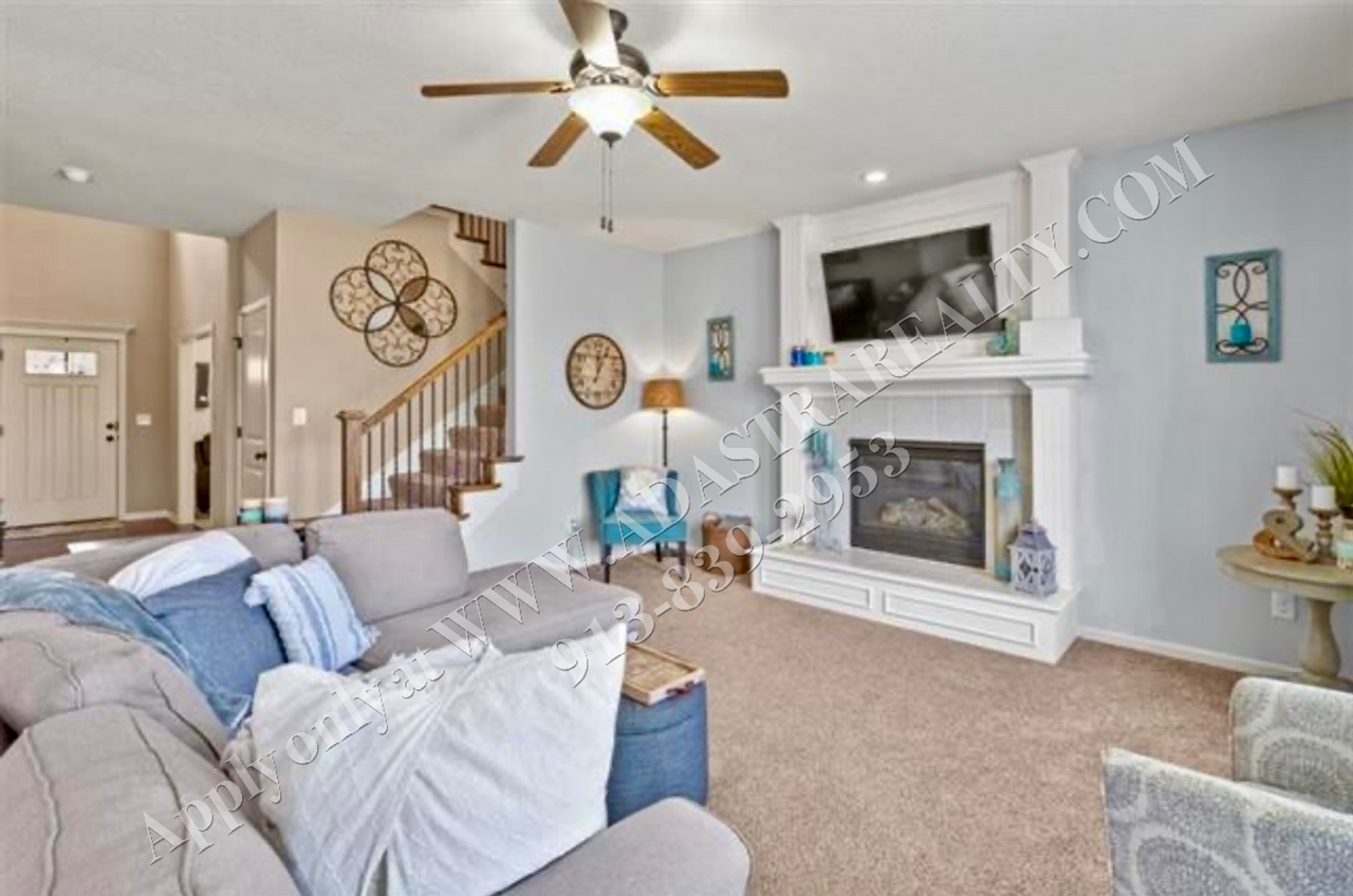 14305 S Locust St - Photo 3 of 6