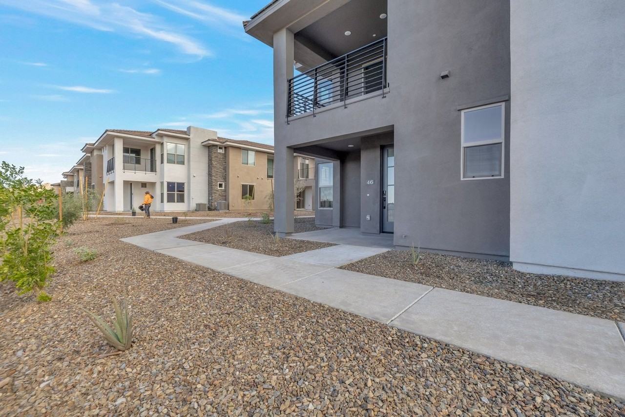 2121 W Sonoran Desert Dr