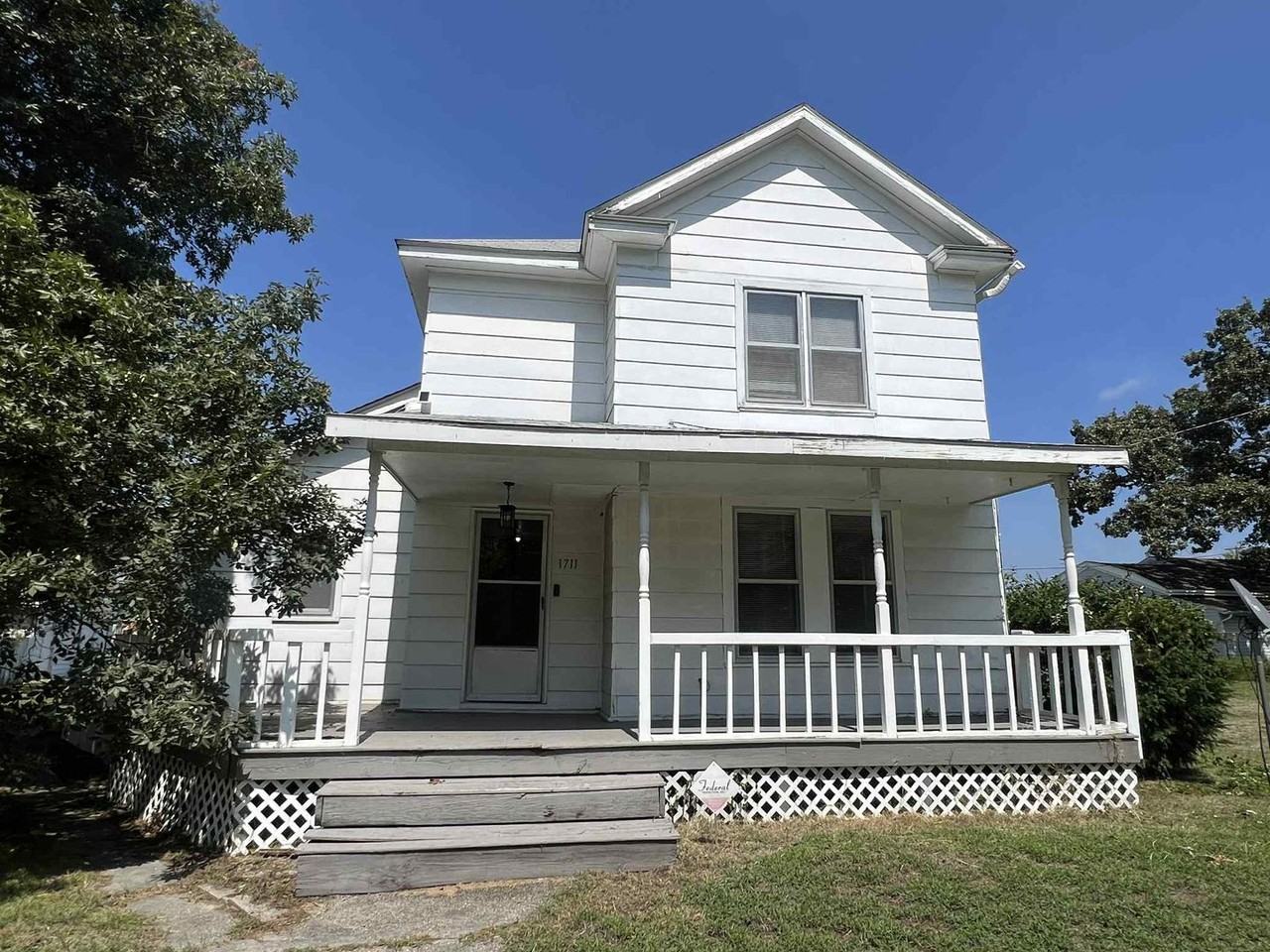 1712 Broadway St - Photo 2 of 20