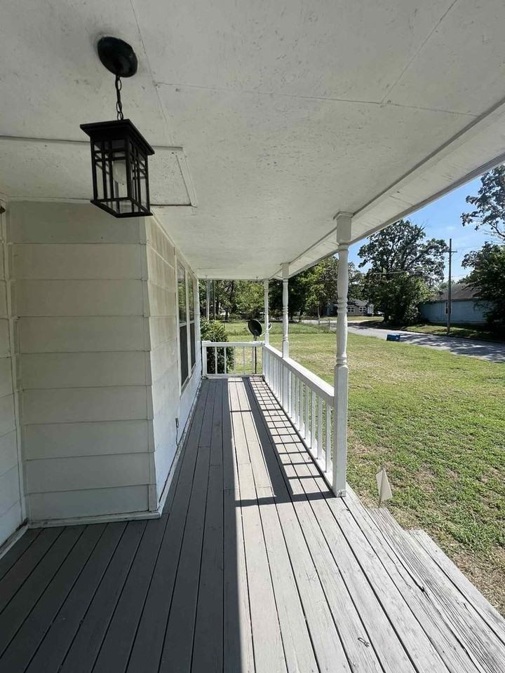 1712 Broadway St - Photo 3 of 20