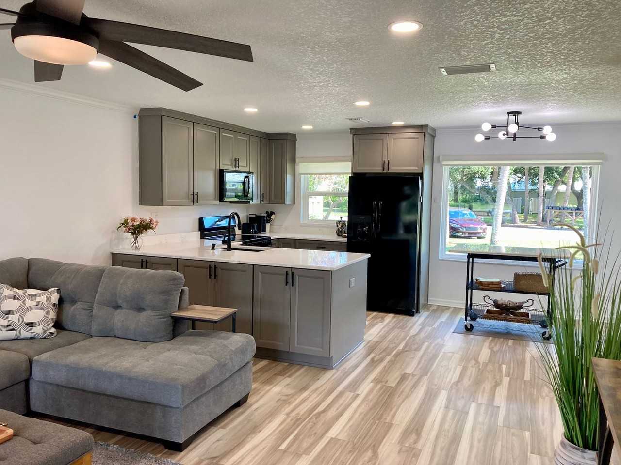 11281 W Bayshore Dr - Photo 2 of 38