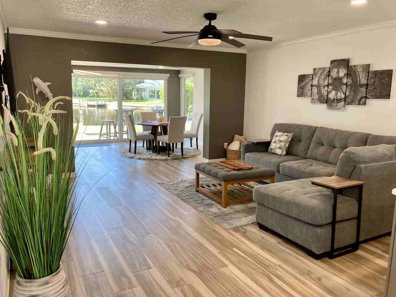 11281 W Bayshore Dr - Photo 3 of 38