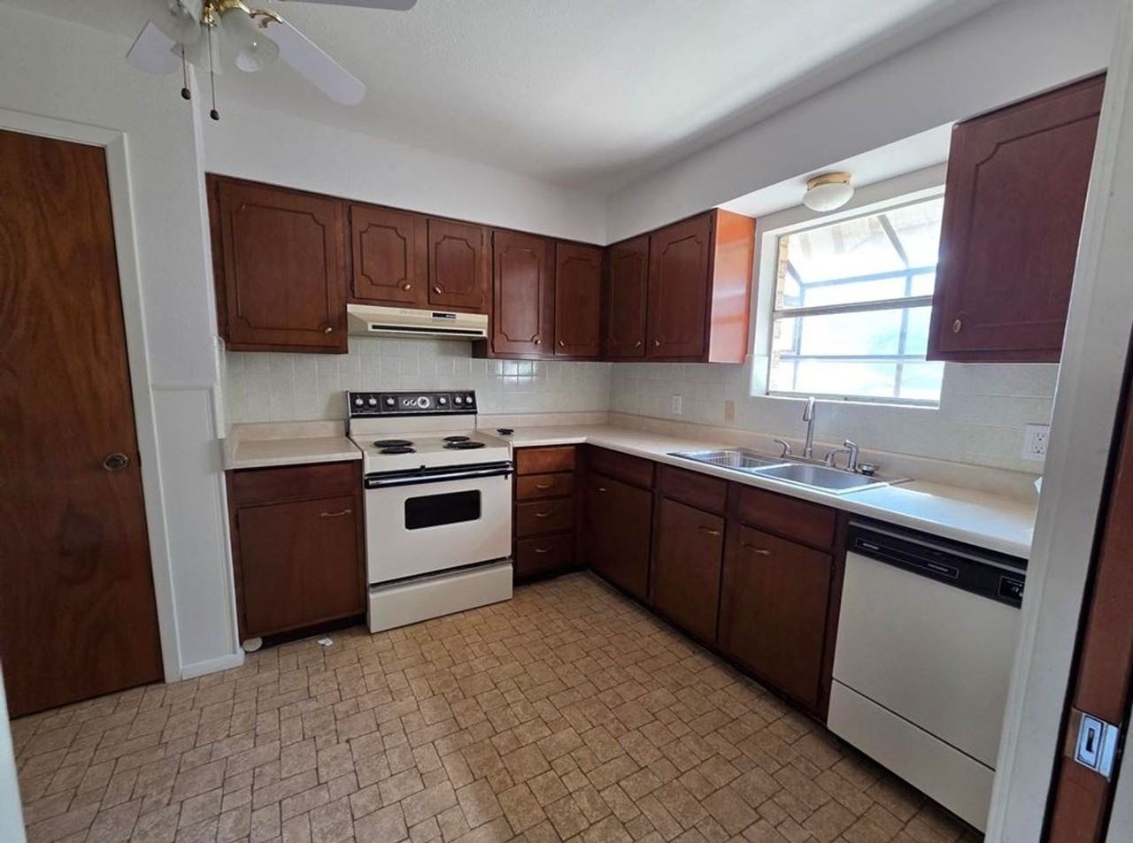 704 NM - 704 Arrow Lane - Photo 5 of 22