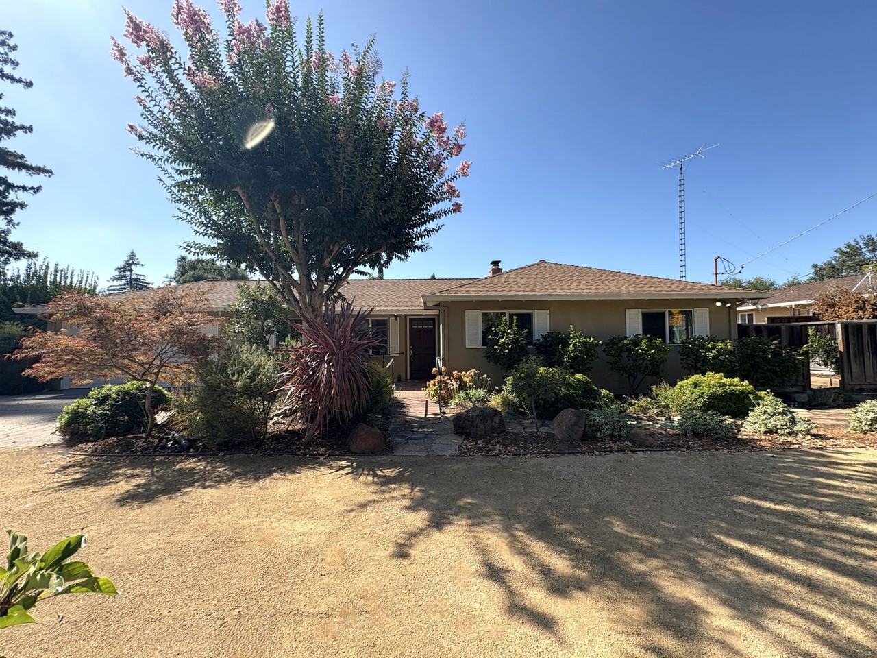 654 Cuesta Dr - Photo 3 of 49