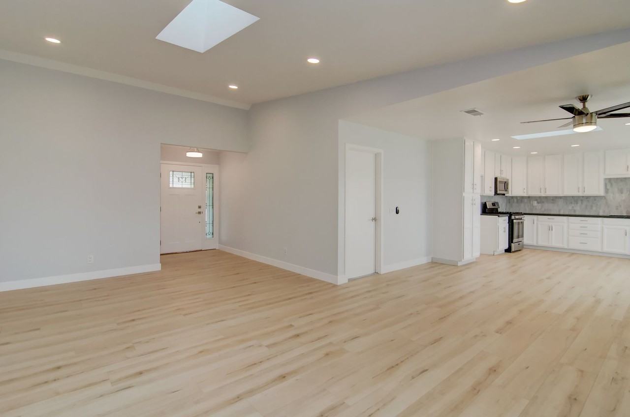 9811 Fair Tide Cir - Photo 4 of 19