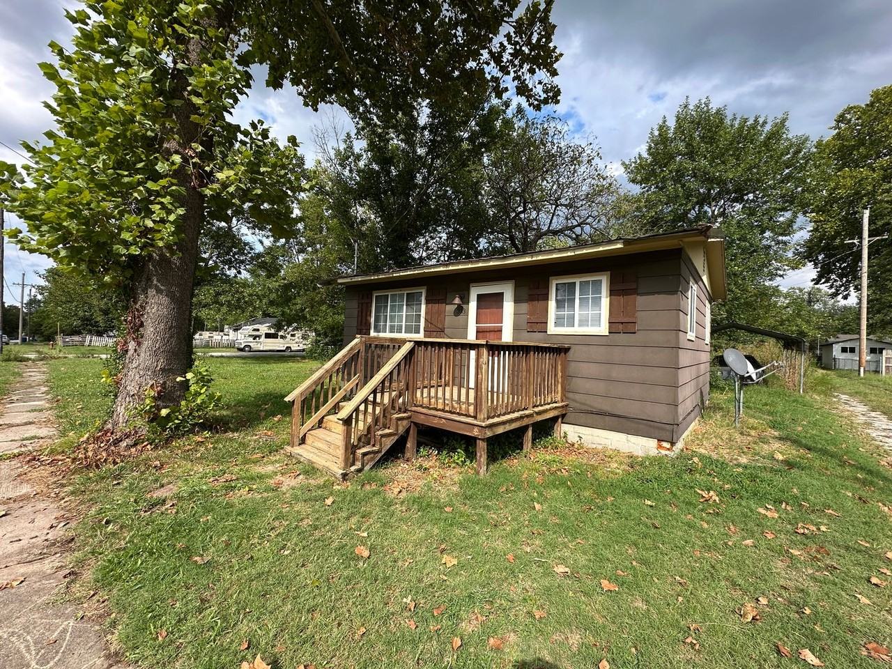 313 N Kentucky St - Photo 2 of 10