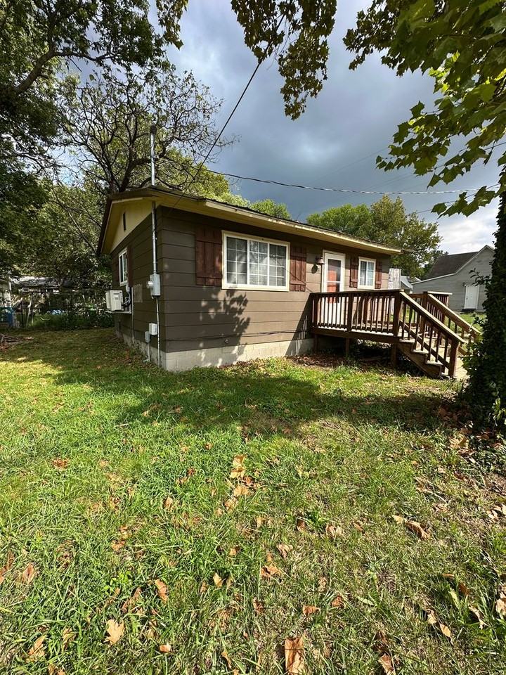313 N Kentucky St - Photo 3 of 10