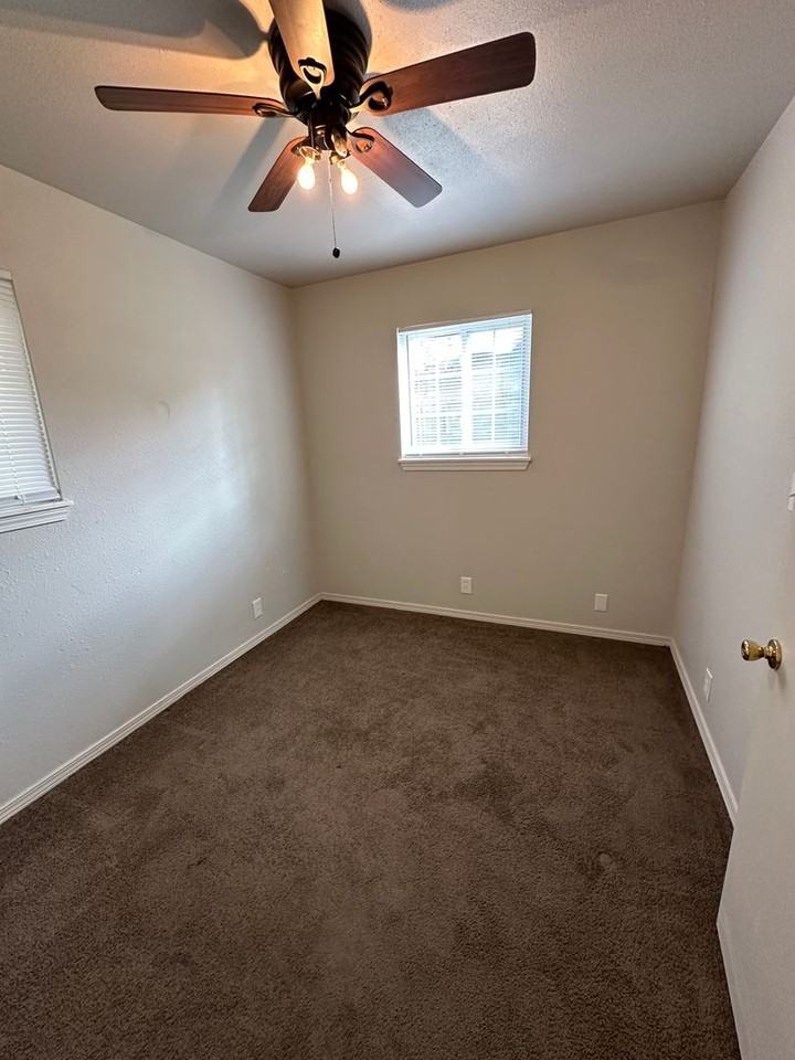 313 N Kentucky St - Photo 6 of 10