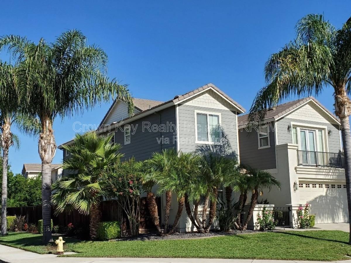 2287 Lighthouse Cir - Photo 3 of 10