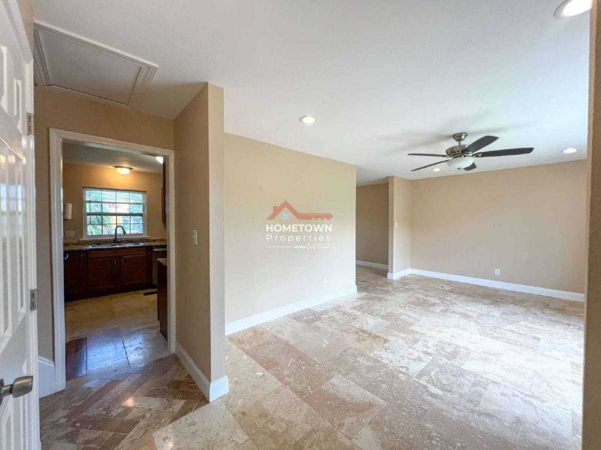 920 N J St - Photo 2 of 10