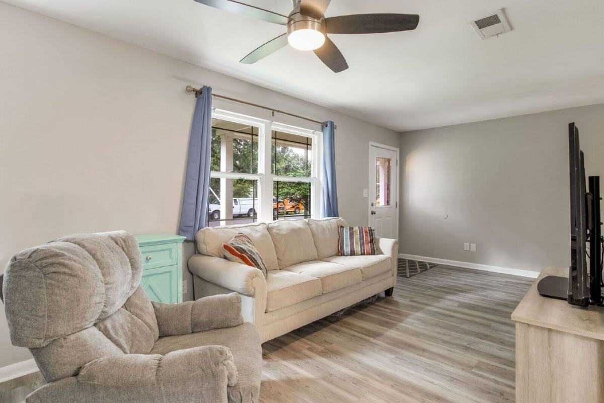 520 520 E Selina St - Photo 2 of 10