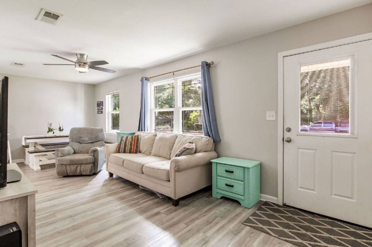 520 520 E Selina St - Photo 3 of 10