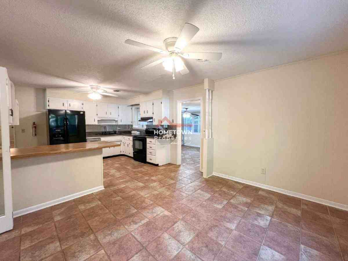 5891 Avondale Rd - Photo 2 of 9