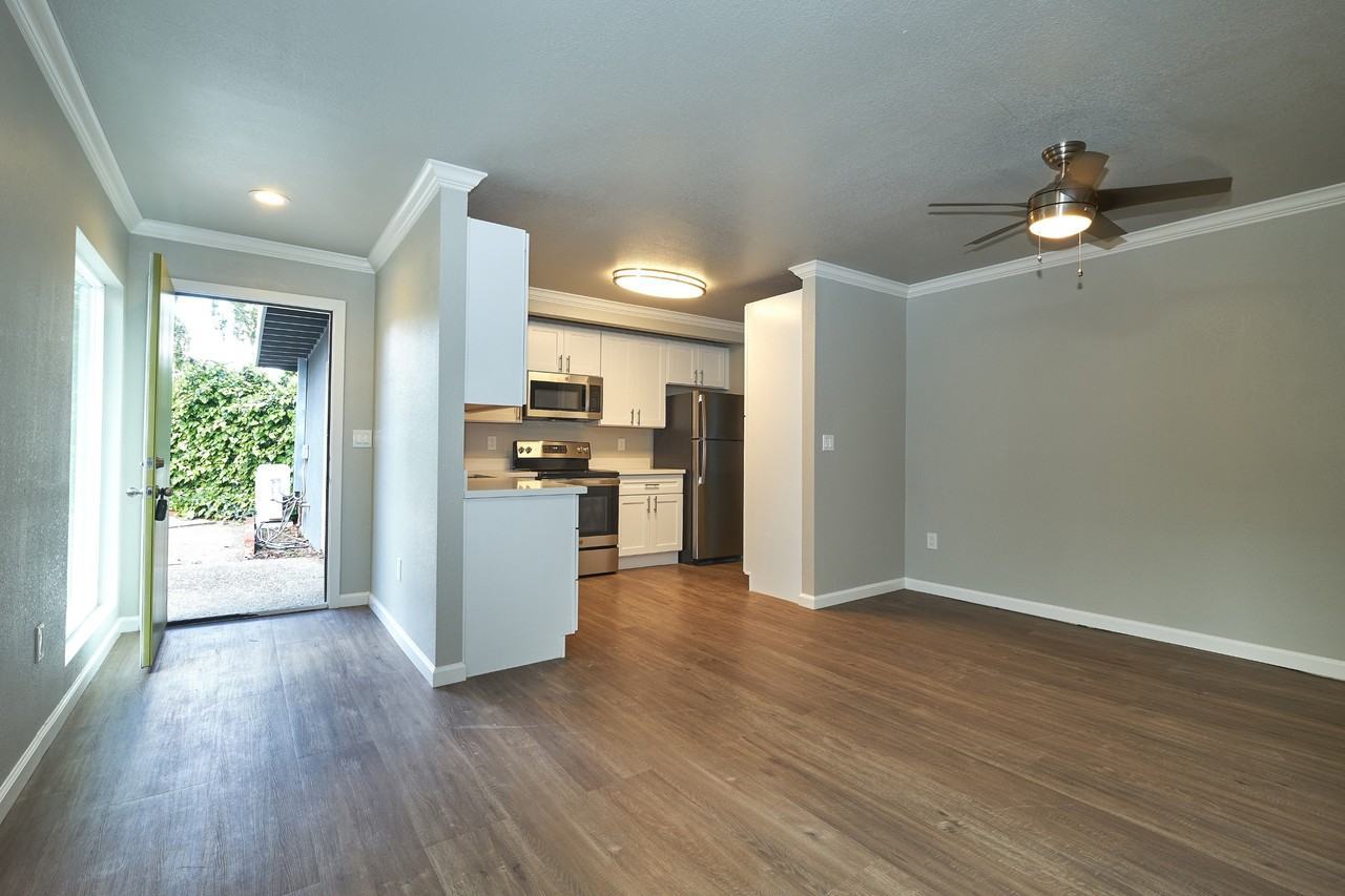 Palms at the Pruneyard - Photo 5 of 50