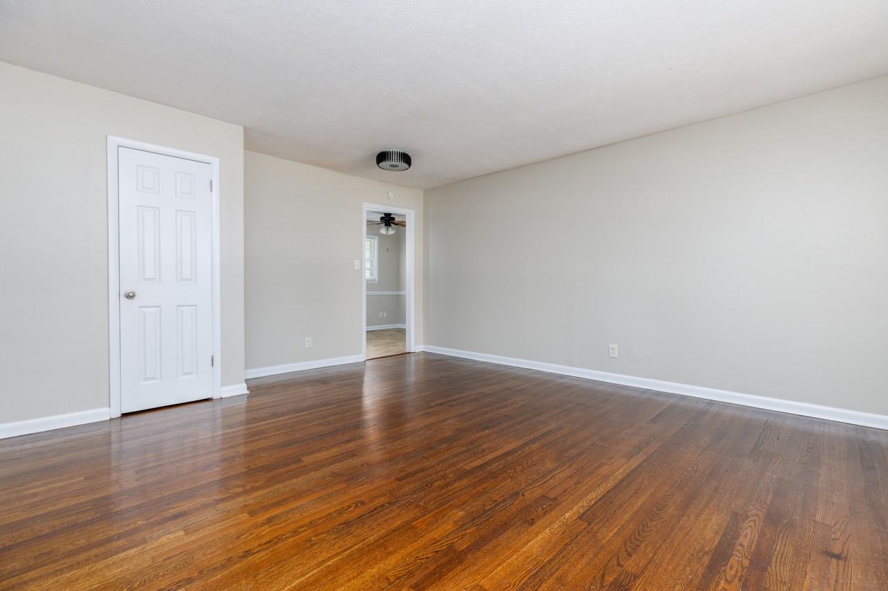 402 Stella Dr - Photo 2 of 18