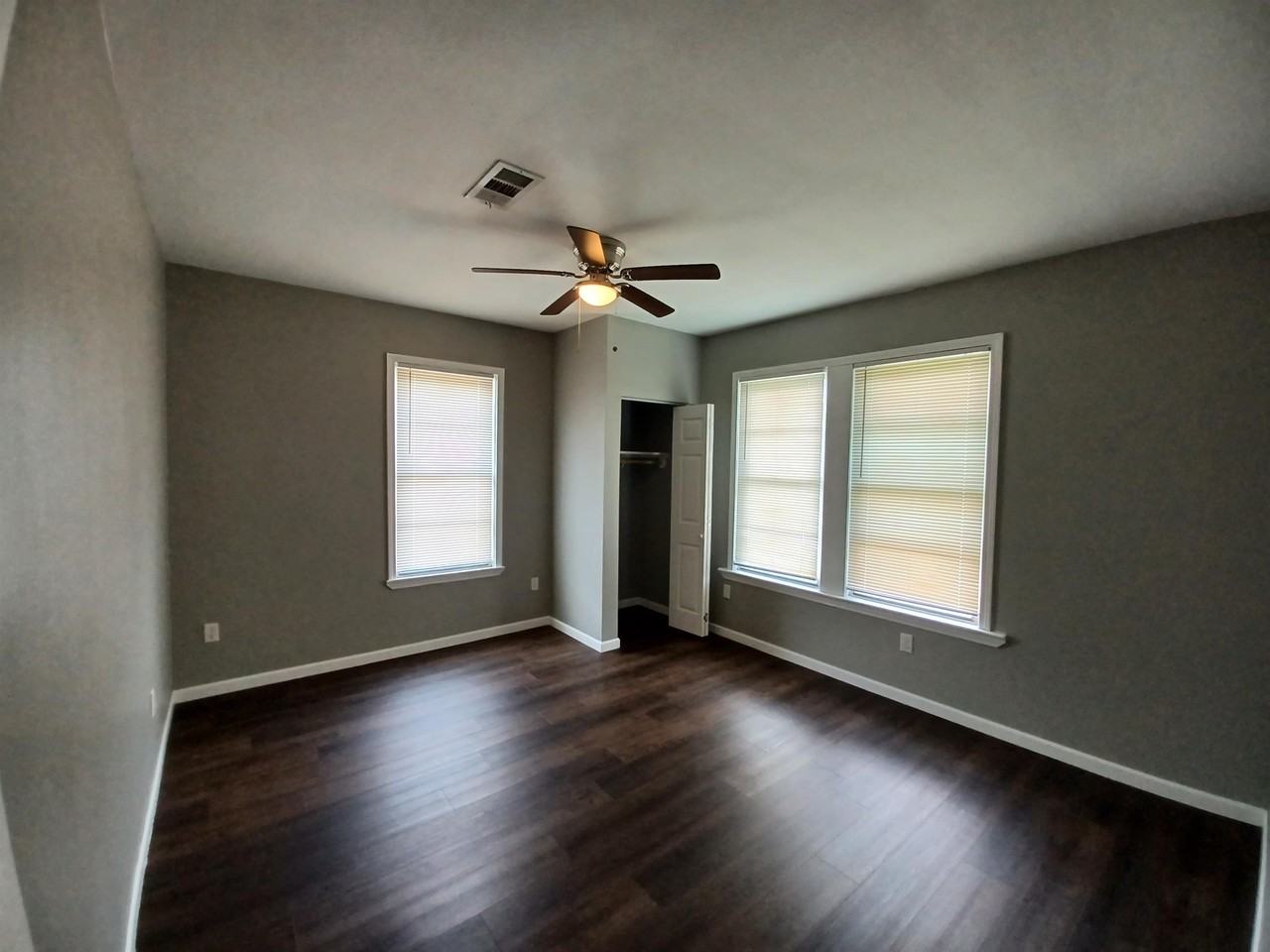 2405 Laurel St #3 - Photo 3 of 6