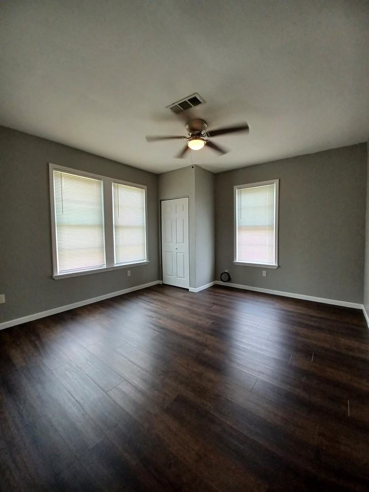 2405 Laurel St #3 - Photo 2 of 6