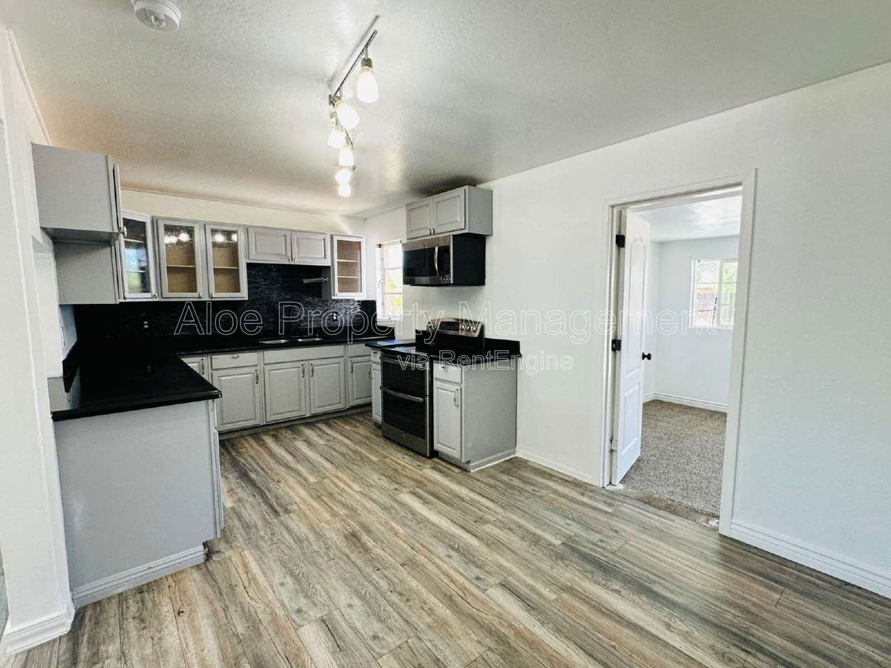 316 North 84th Place - Photo 7 of 23