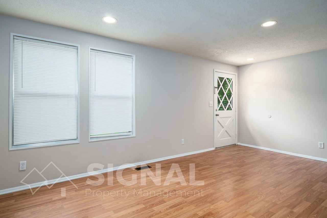 5040 Oak Leaf Cir - Photo 6 of 24