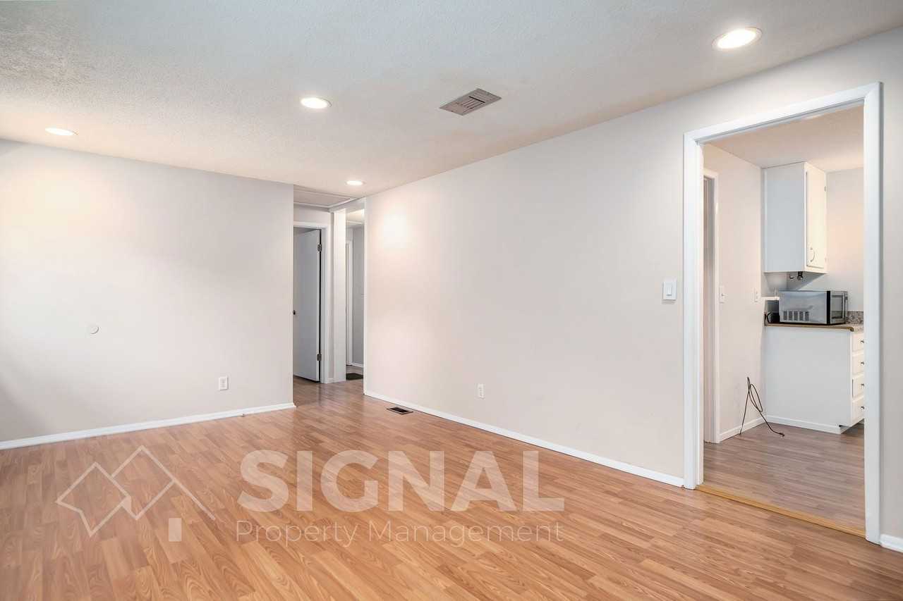 5040 Oak Leaf Cir - Photo 7 of 24