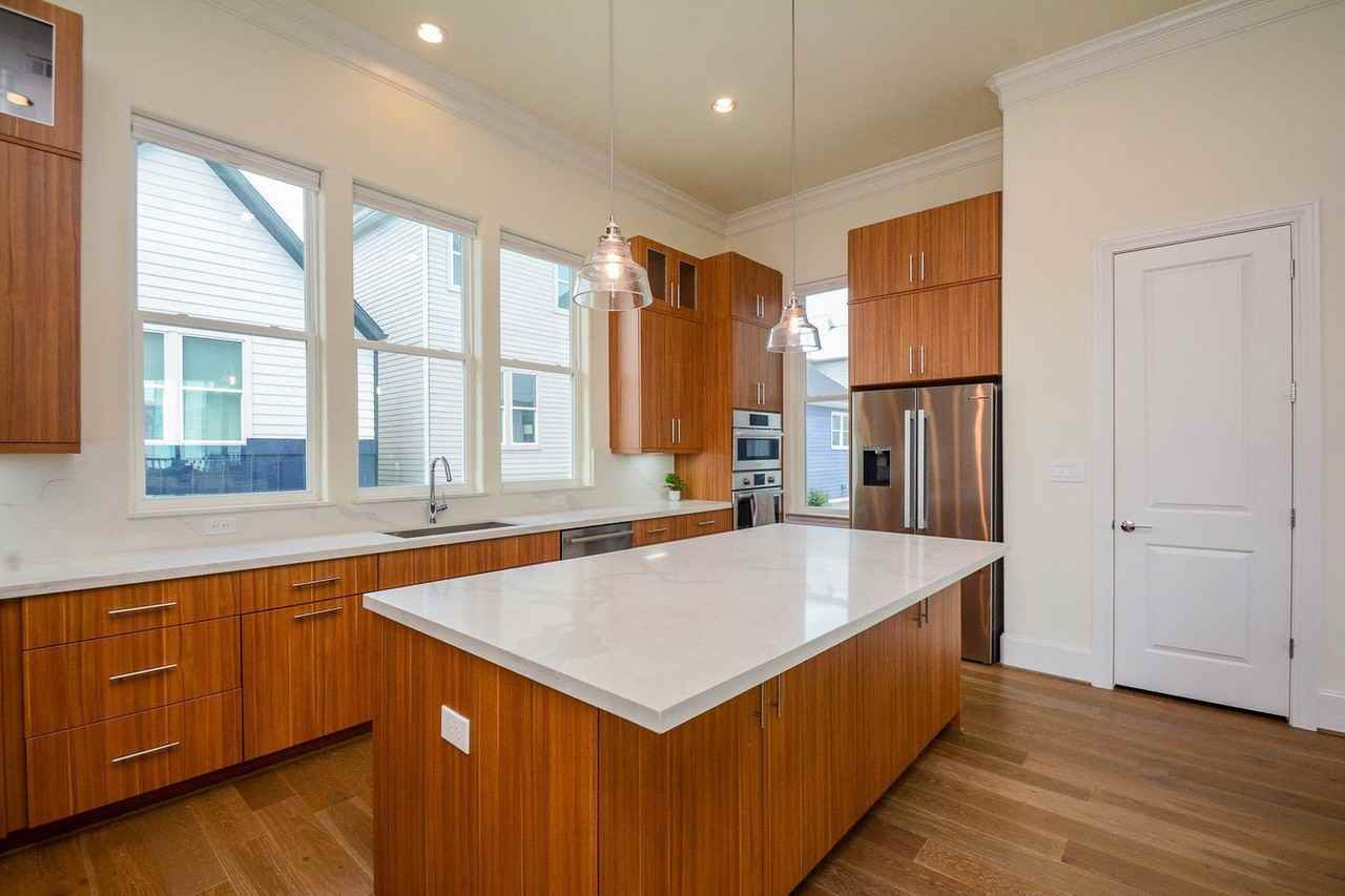 8745 Park Kolbe Ln - Photo 5 of 32