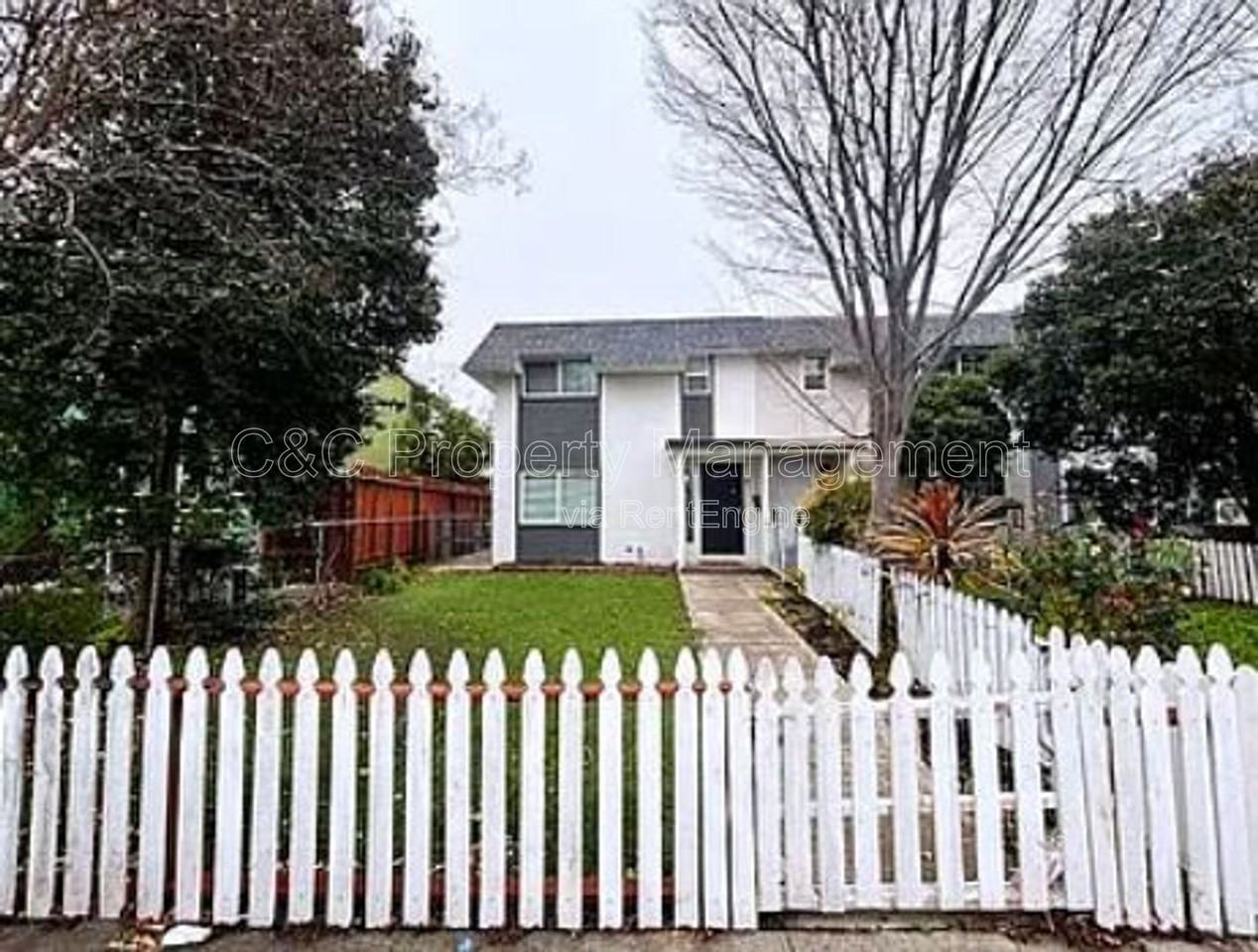 969 Palm Circle - Photo 2 of 17