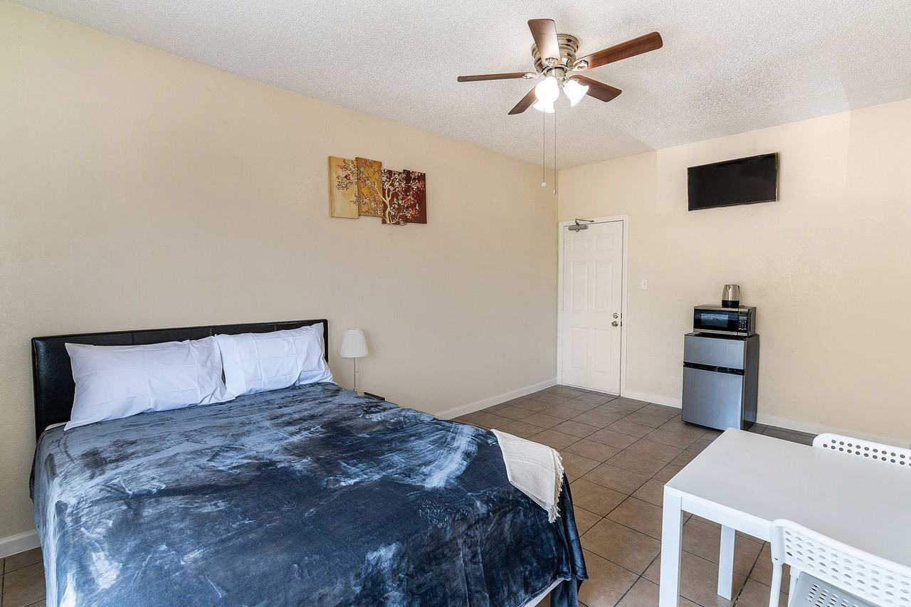 South Park Place Apartments - Photo 2 of 12